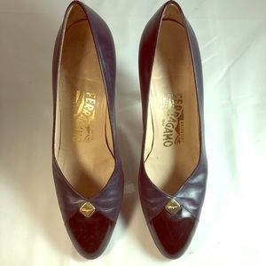 Salvatore Ferragamo 2 Tone, blue/black pumps.